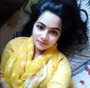 শাড়ি পড়া মেয়ের ছবি