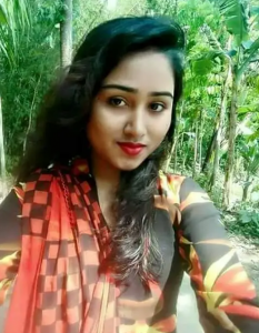 সুন্দরী মেয়ে