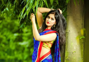 শাড়ি পরা পিকচার