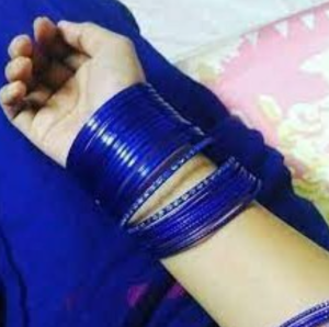 চুড়ি পরা হাতের ছবি