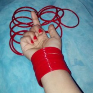 চুড়ি পরা হাতের ছবি