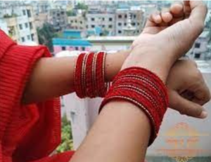 চুড়ি পরা হাতের ছবি