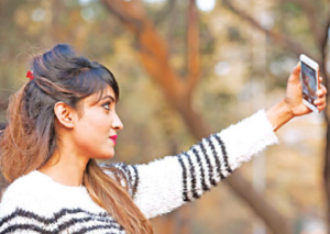 মেয়েদের ছবি তোলার স্টাইল