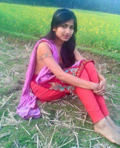 গ্রামের মেয়েদের ছবি