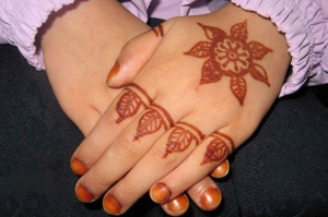 বাচ্চাদের মেহেদির ডিজাইন