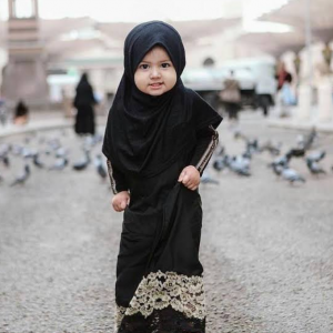 ছোট মেয়েদের হিজাব পরা পিকচার