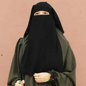 বোরকা পরা পিকচার