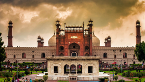 বৃষ্টিময় প্রাকৃতিক দৃশ্যের পিকচার